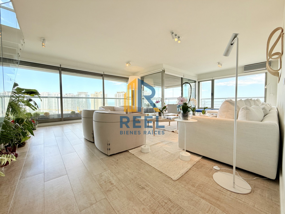 Apartamento ID.309 - Apartamento Penthouse finamente decorado de 3 dormitorios con parrillero propio en venta, Roosevelt Brava, Punta del Este