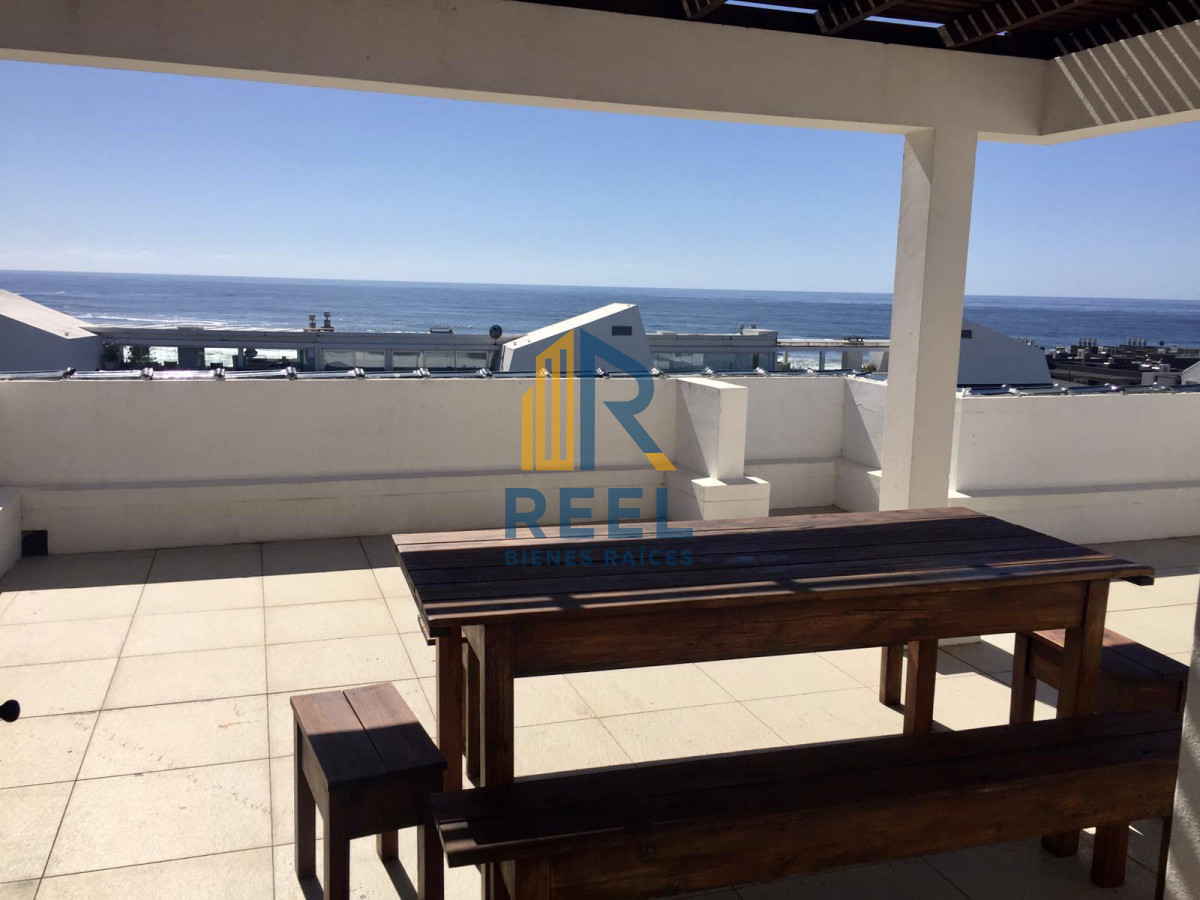 Apartamento ID.81 - Venta y alquiler temporario de apartamento penthouse de tres dormitorios en playa Montoya