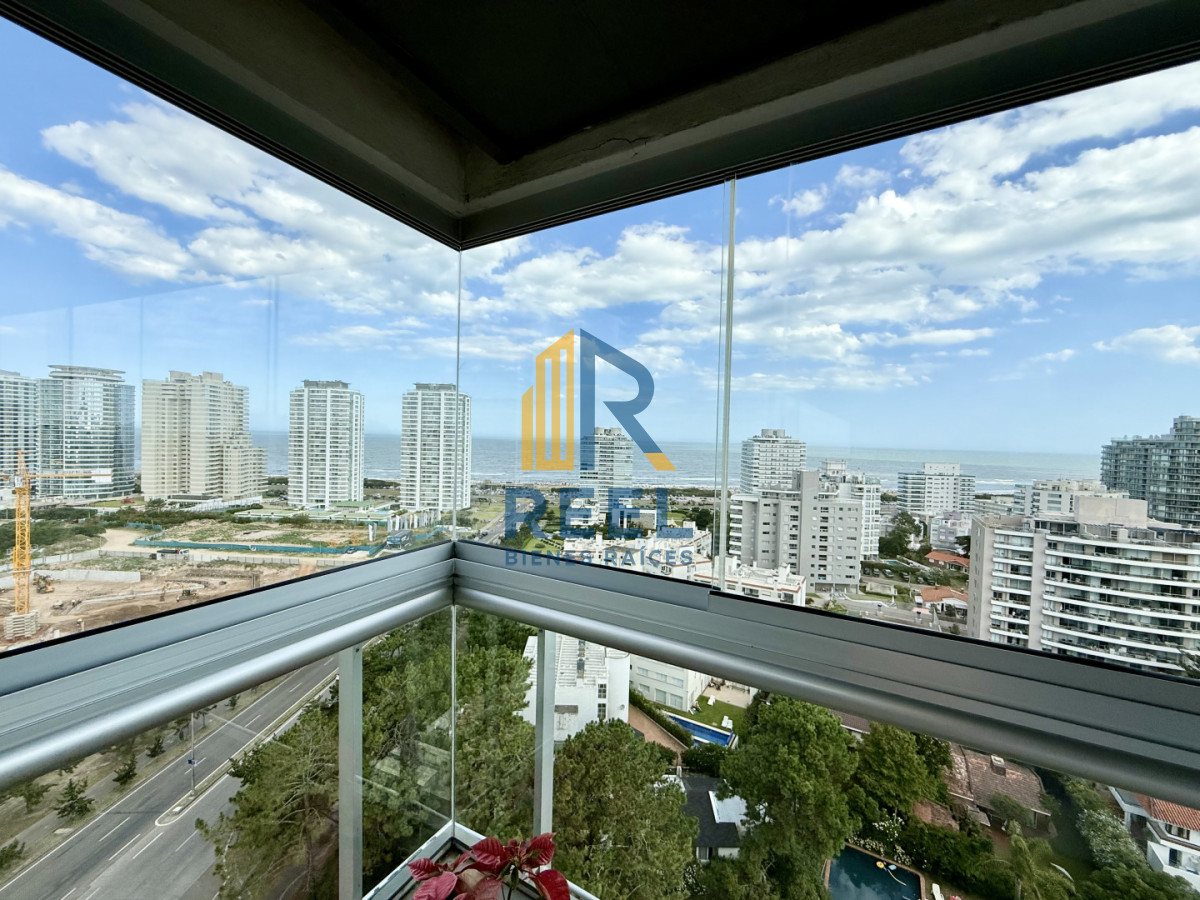 Apartamento ID.309 - Apartamento Penthouse finamente decorado de 3 dormitorios con parrillero propio en venta, Roosevelt Brava, Punta del Este