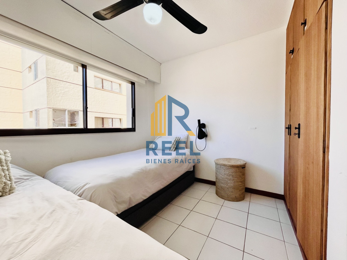 Apartamento ID.22 - Apartamento de 2 Dormitorios en playa El Emir, Punta del Este - Venta y Alquiler de Verano