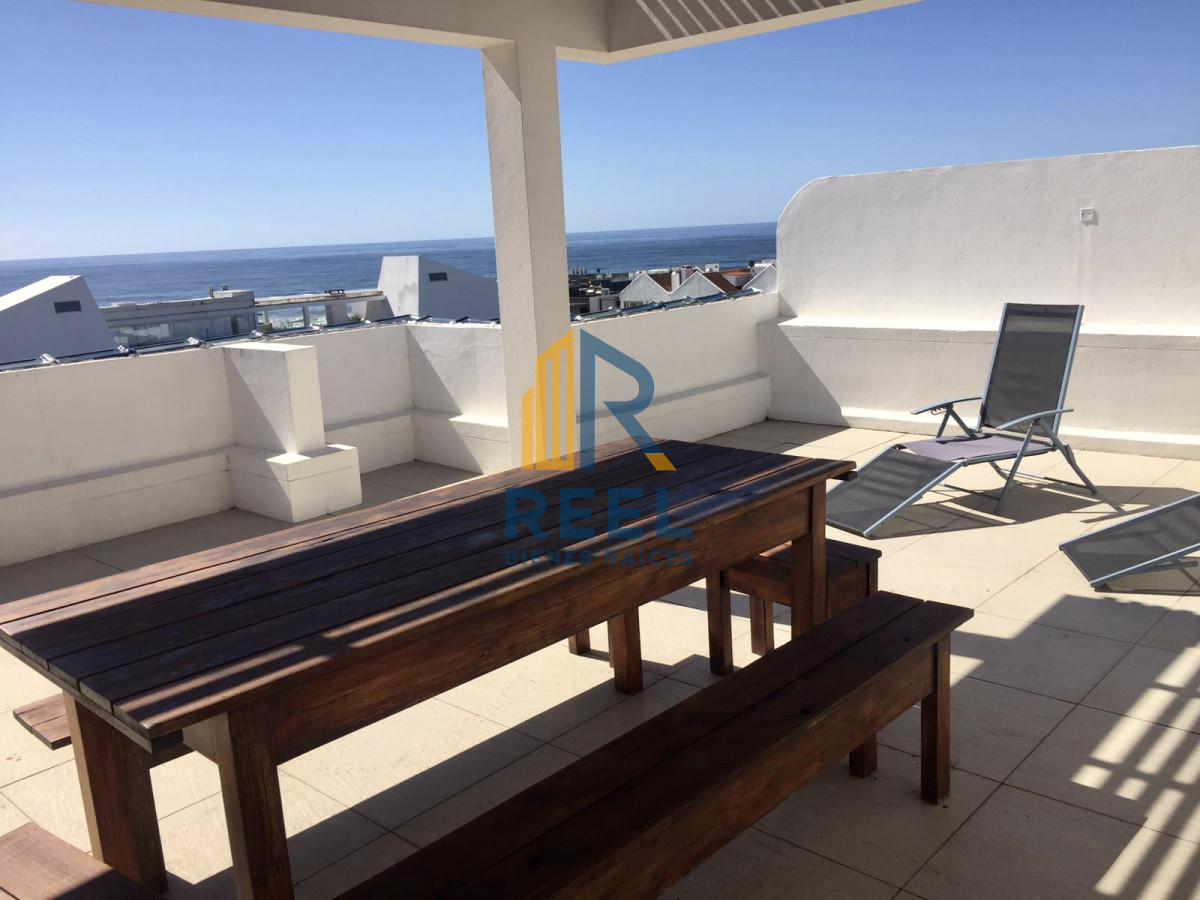 Apartamento ID.81 - Venta y alquiler temporario de apartamento penthouse de tres dormitorios en playa Montoya