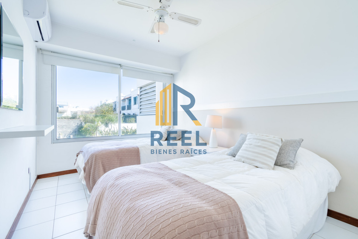 Apartamento ID.81 - Venta y alquiler temporario de apartamento penthouse de tres dormitorios en playa Montoya