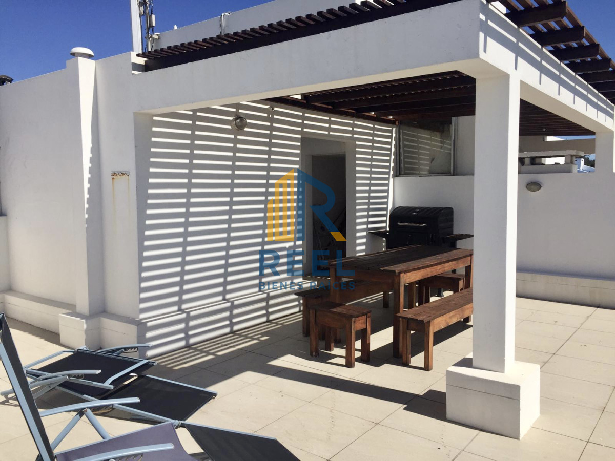 Apartamento ID.81 - Venta y alquiler temporario de apartamento penthouse de tres dormitorios en playa Montoya