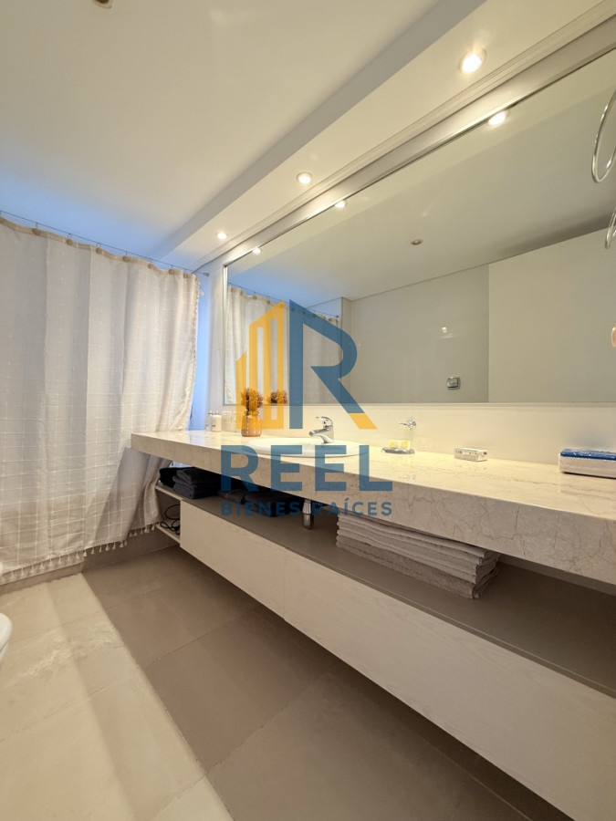 Apartamento ID.332 - Venta de apartamento de 3 dormitorios sobre primera fila de Playa Brava, Punta del Este