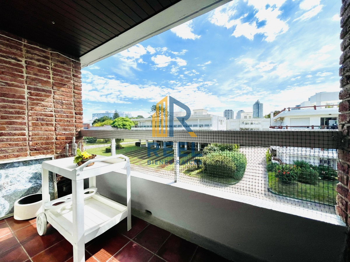 Apartamento ID.13 - Apartamento de 2 Dormitorios en Aidy Grill a Pocos Metros de Playa Brava - Venta