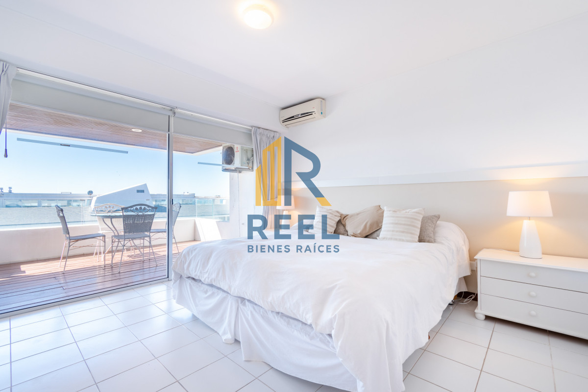 Apartamento ID.81 - Venta y alquiler temporario de apartamento penthouse de tres dormitorios en playa Montoya