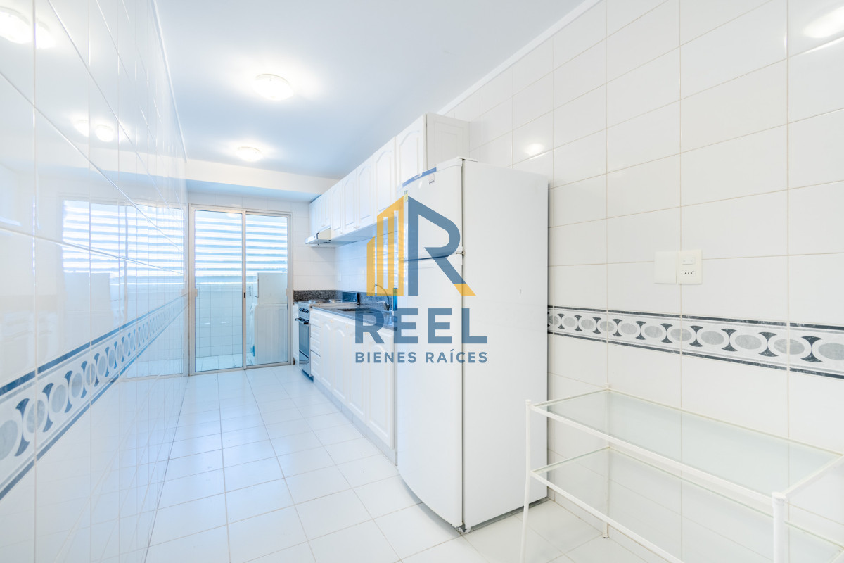 Apartamento ID.81 - Venta y alquiler temporario de apartamento penthouse de tres dormitorios en playa Montoya