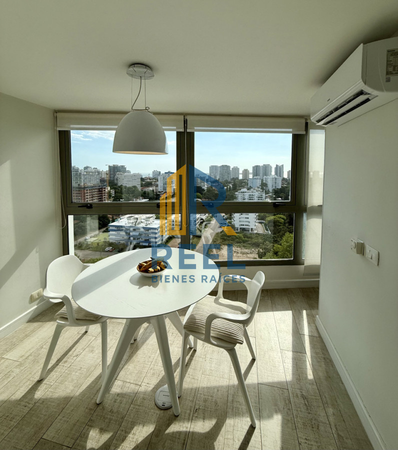 Apartamento ID.309 - Apartamento Penthouse finamente decorado de 3 dormitorios con parrillero propio en venta, Roosevelt Brava, Punta del Este