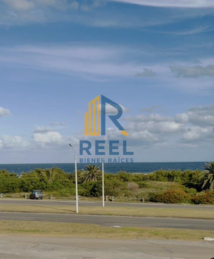 Apartamento ID.332 - Venta de apartamento de 3 dormitorios sobre primera fila de Playa Brava, Punta del Este