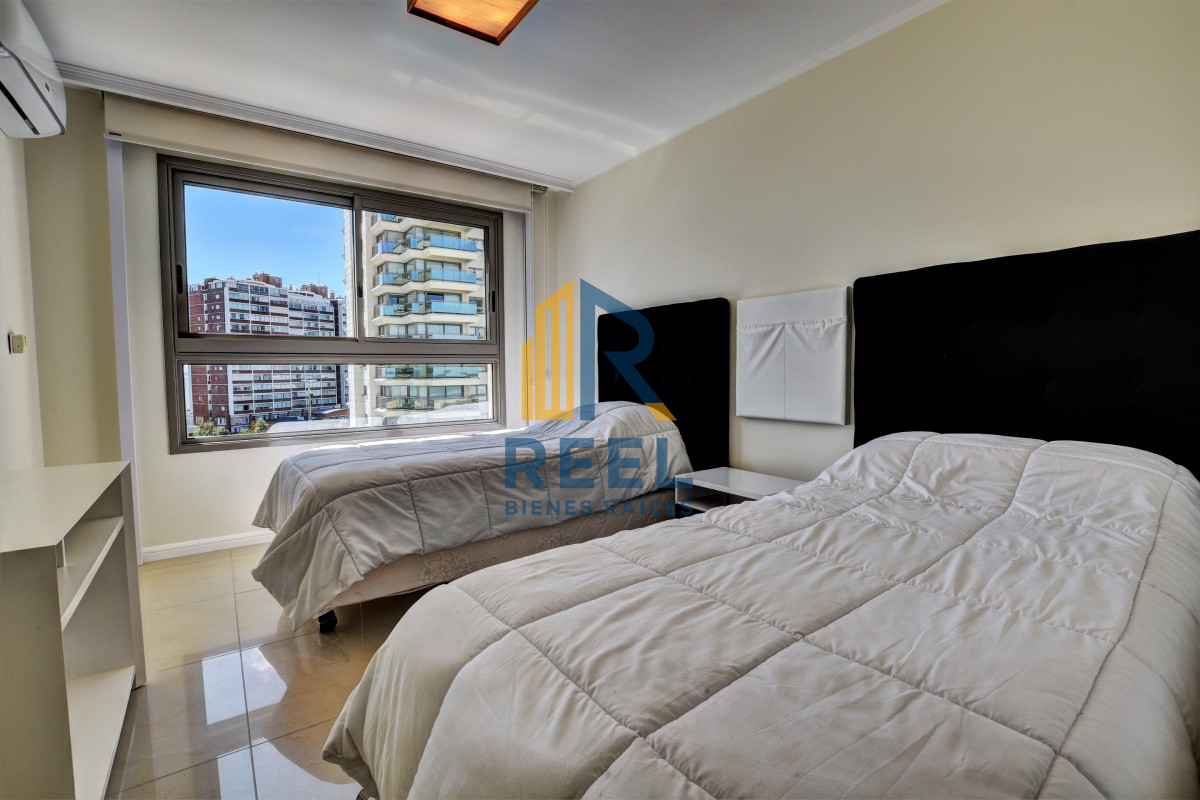 Apartamento ID.79 - Apartamento de 3 Dormitorios en Imperiale, Frente al Mar  - Oportunidad en Venta