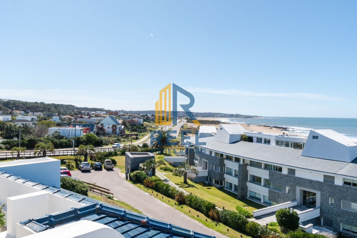 Apartamento ID.81 - Venta y alquiler temporario de apartamento penthouse de tres dormitorios en playa Montoya
