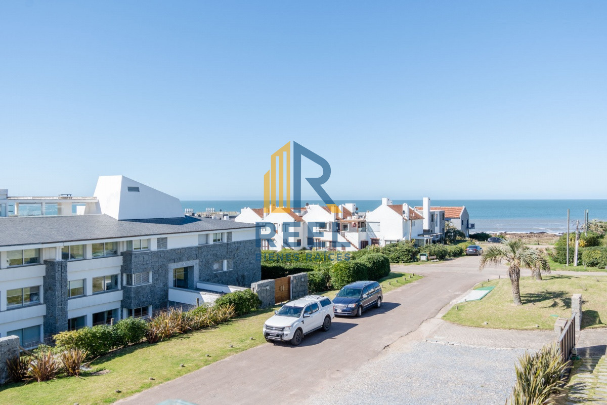 Apartamento ID.81 - Venta y alquiler temporario de apartamento penthouse de tres dormitorios en playa Montoya