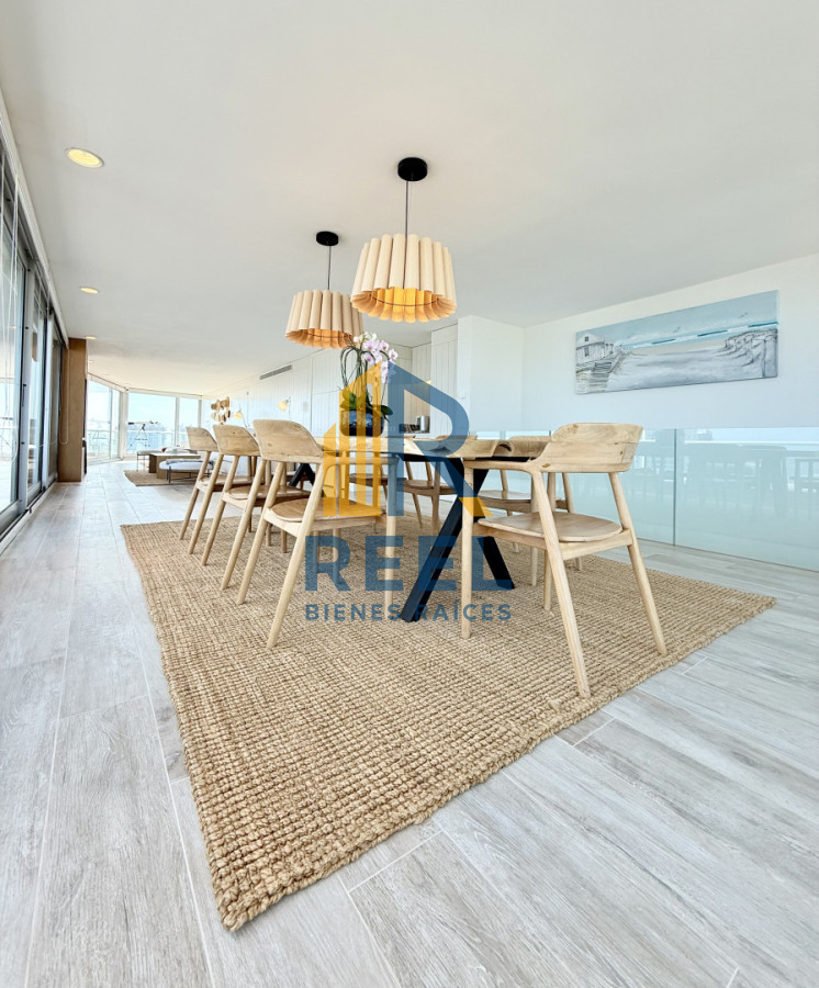 Apartamento ID.309 - Apartamento Penthouse finamente decorado de 3 dormitorios con parrillero propio en venta, Roosevelt Brava, Punta del Este
