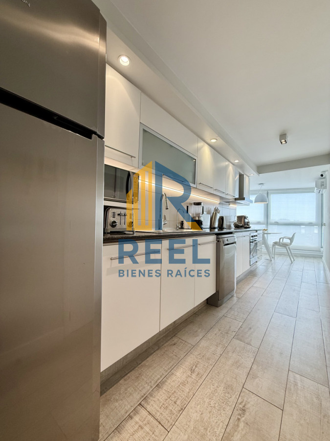 Apartamento ID.309 - Apartamento Penthouse finamente decorado de 3 dormitorios con parrillero propio en venta, Roosevelt Brava, Punta del Este