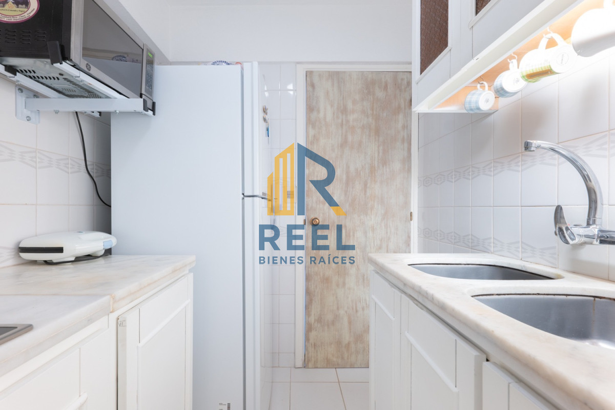 Apartamento ID.225 - Apartamento de 2 Dormitorios frente al Mar, en Venta, Península de Punta del Este