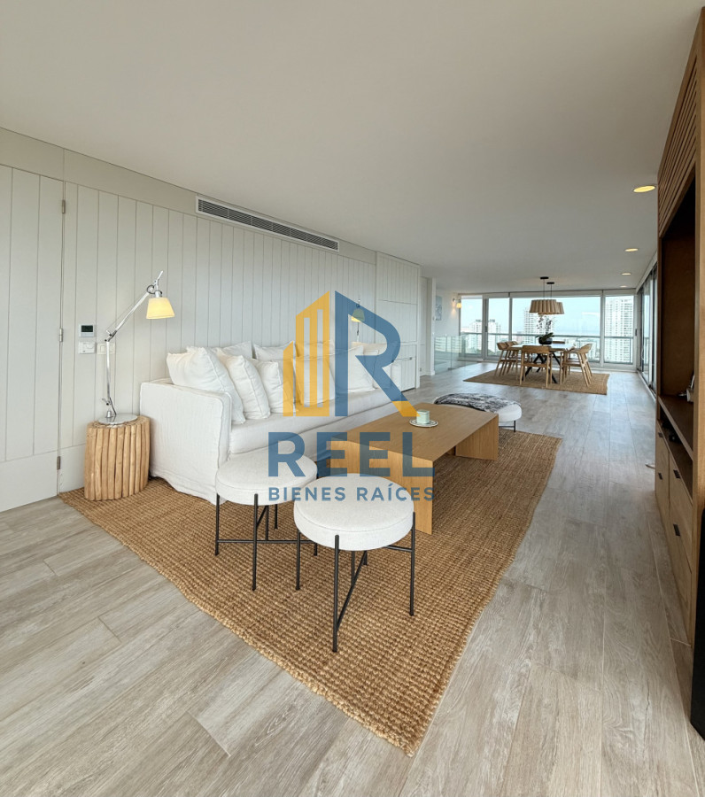 Apartamento ID.309 - Apartamento Penthouse finamente decorado de 3 dormitorios con parrillero propio en venta, Roosevelt Brava, Punta del Este