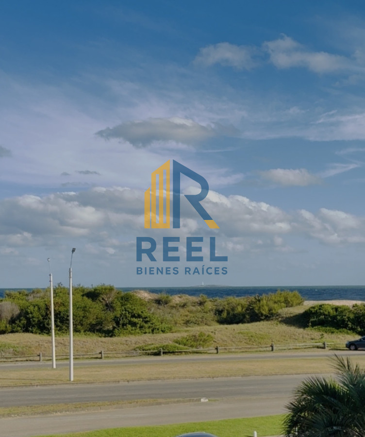 Apartamento ID.332 - Venta de apartamento de 3 dormitorios sobre primera fila de Playa Brava, Punta del Este