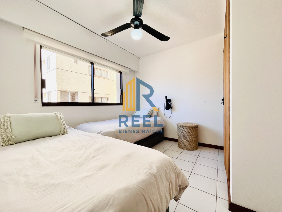 Apartamento ID.22 - Apartamento de 2 Dormitorios en playa El Emir, Punta del Este - Venta y Alquiler de Verano