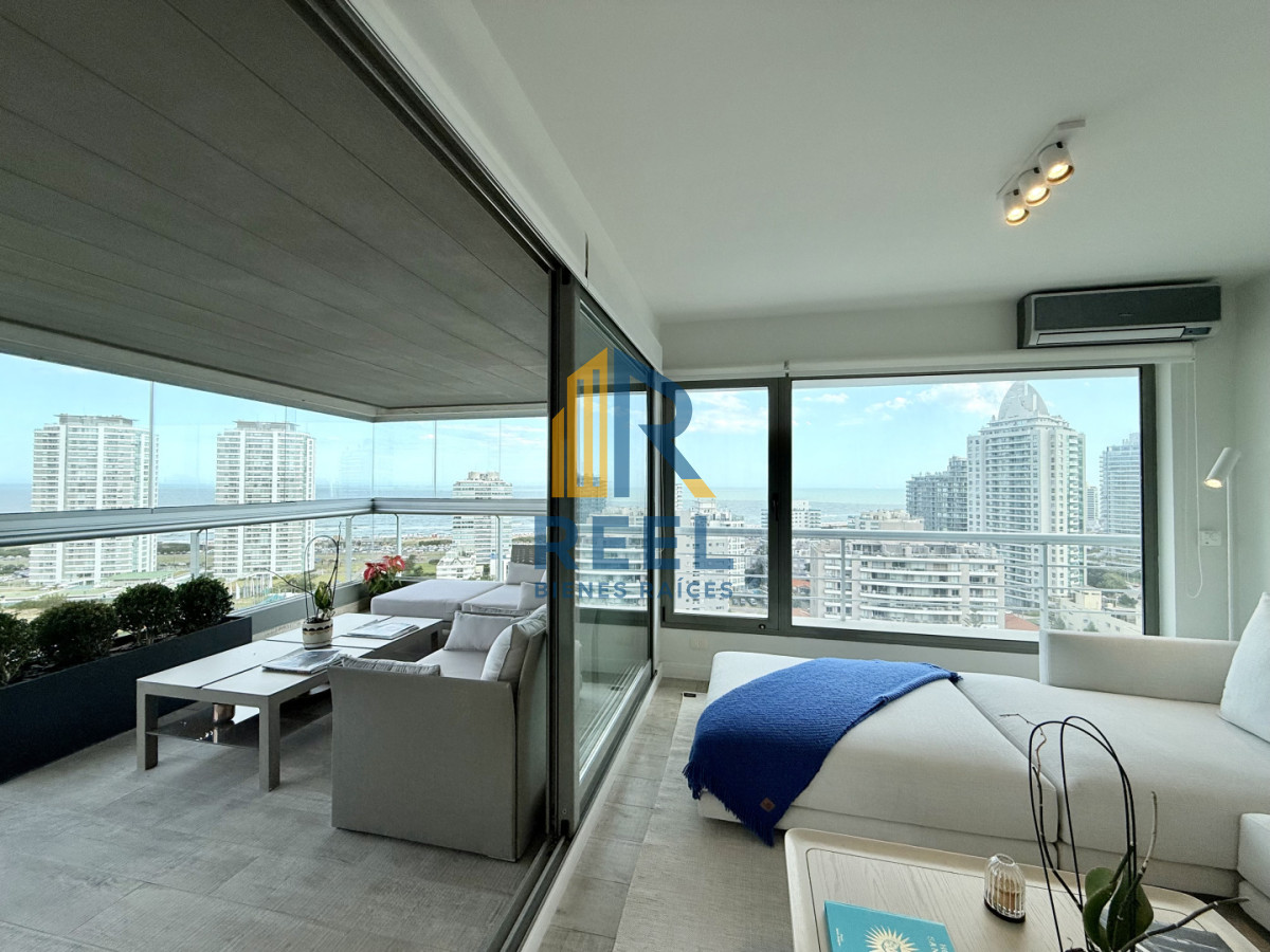 Apartamento ID.309 - Apartamento Penthouse finamente decorado de 3 dormitorios con parrillero propio en venta, Roosevelt Brava, Punta del Este