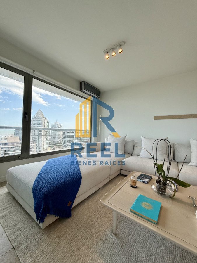 Apartamento ID.309 - Apartamento Penthouse finamente decorado de 3 dormitorios con parrillero propio en venta, Roosevelt Brava, Punta del Este