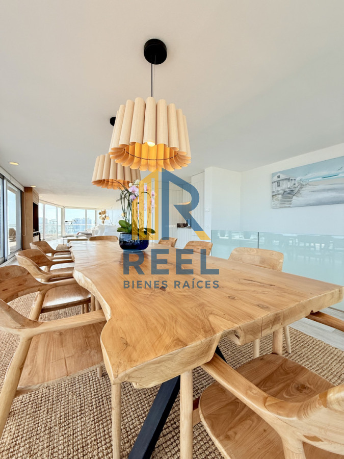 Apartamento ID.309 - Apartamento Penthouse finamente decorado de 3 dormitorios con parrillero propio en venta, Roosevelt Brava, Punta del Este