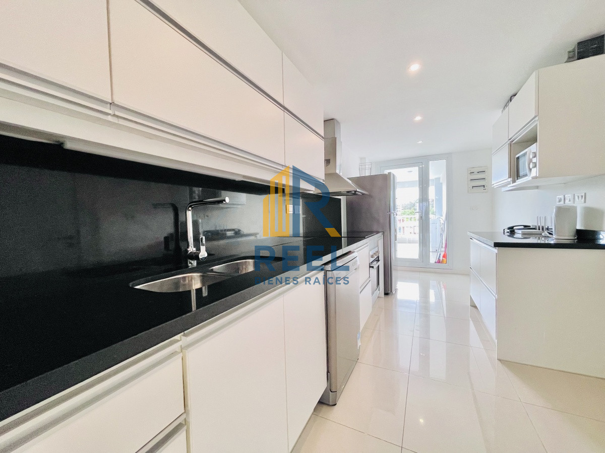 Apartamento ID.200 - Apartamento de 3 Dormitorios y Parrillero Frente al Mar, Playa Mansa