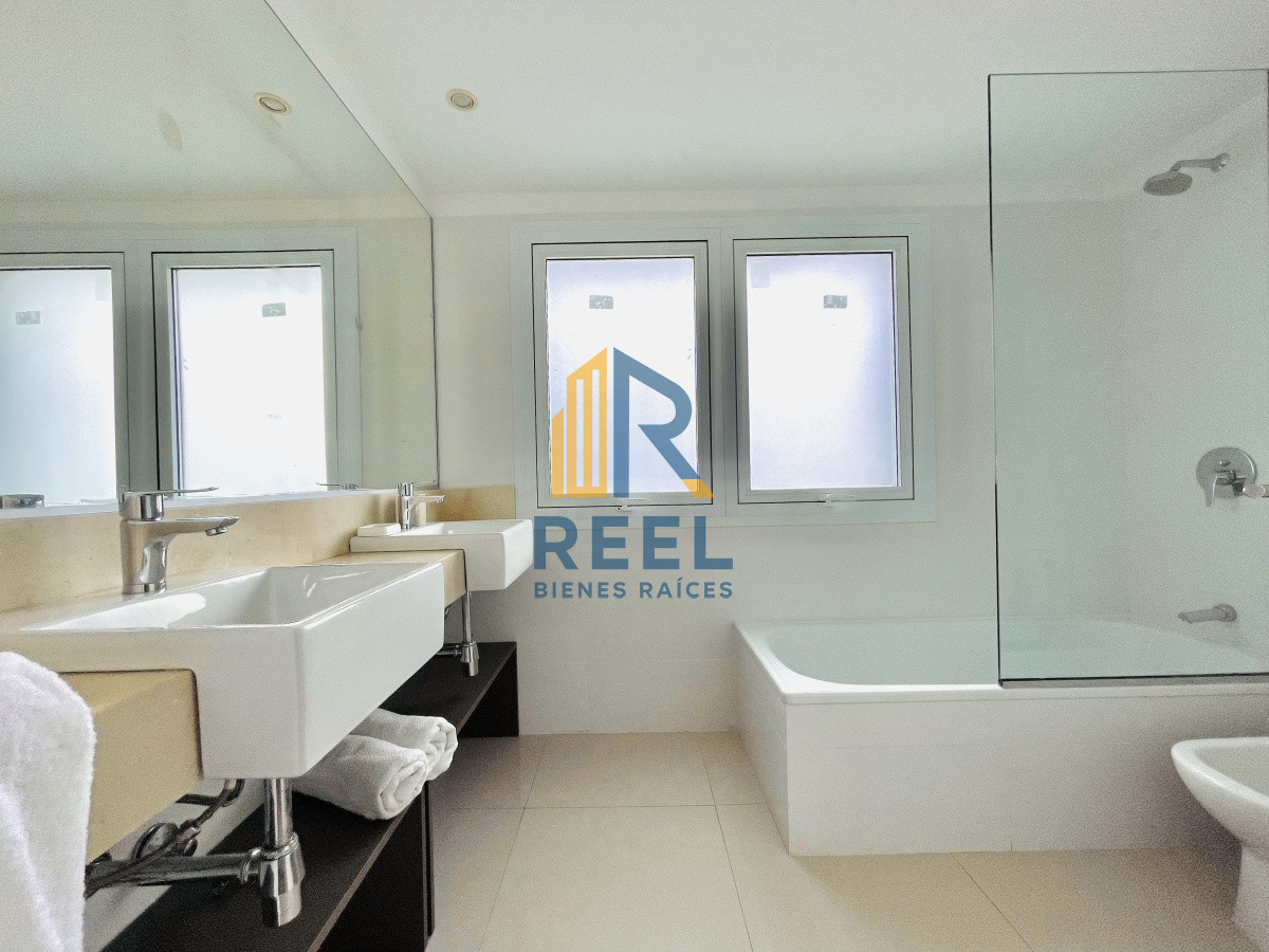 Apartamento ID.200 - Apartamento de 3 Dormitorios y Parrillero Frente al Mar, Playa Mansa