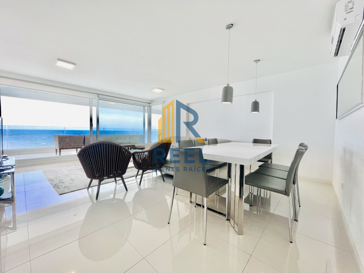 Apartamento ID.200 - Apartamento de 3 Dormitorios y Parrillero Frente al Mar, Playa Mansa