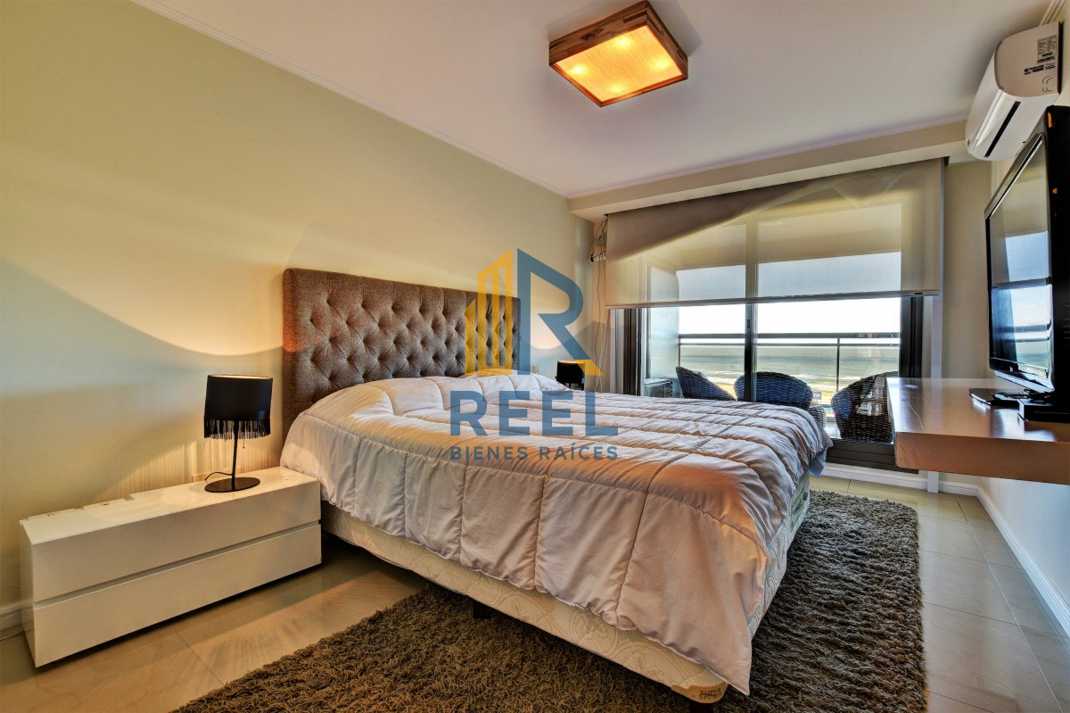 Apartamento ID.79 - Apartamento de 3 Dormitorios en Imperiale, Frente al Mar  - Oportunidad en Venta