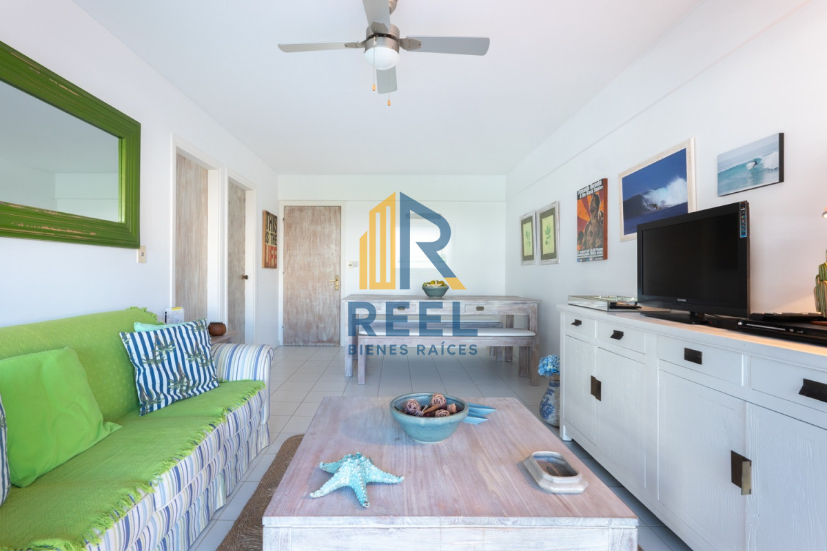 Apartamento ID.225 - Apartamento de 2 Dormitorios frente al Mar, en Venta, Península de Punta del Este