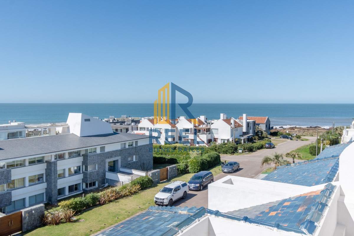 Apartamento ID.81 - Venta y alquiler temporario de apartamento penthouse de tres dormitorios en playa Montoya