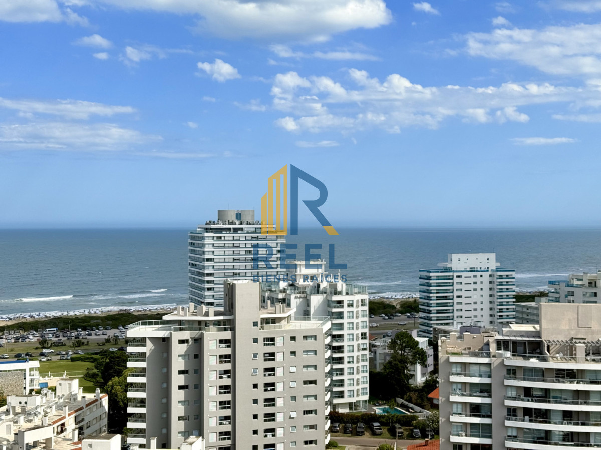 Apartamento ID.309 - Apartamento Penthouse finamente decorado de 3 dormitorios con parrillero propio en venta, Roosevelt Brava, Punta del Este