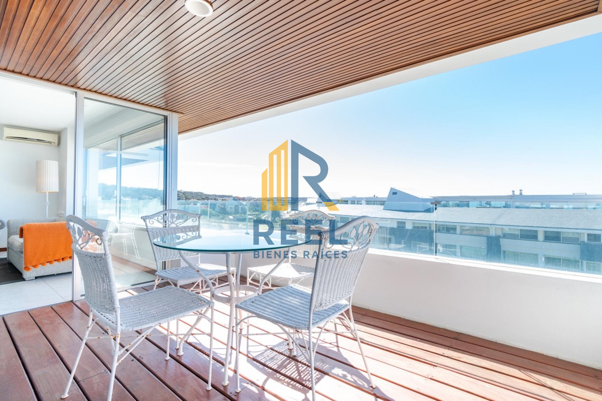 Apartamento ID.81 - Venta y alquiler temporario de apartamento penthouse de tres dormitorios en playa Montoya