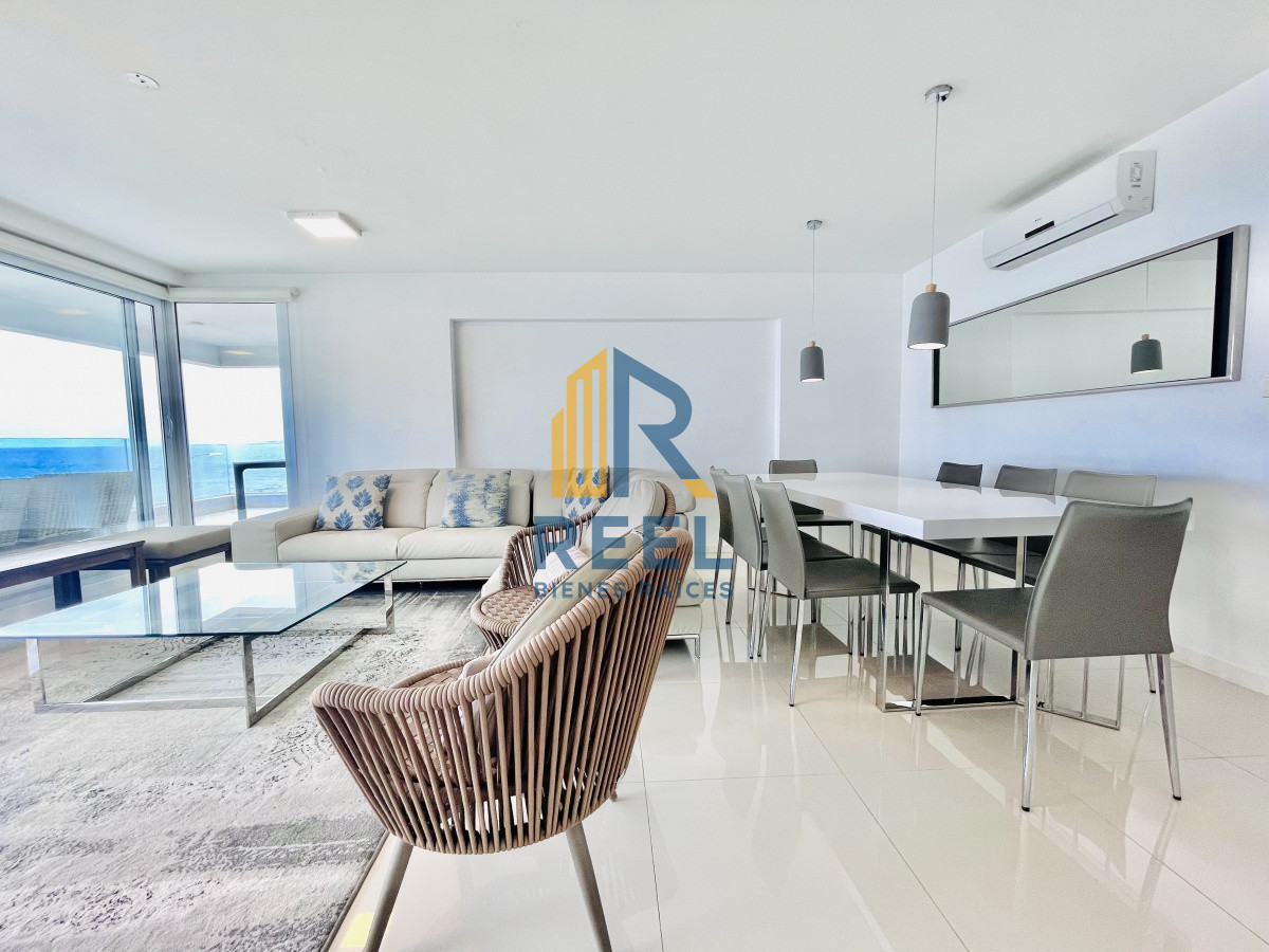 Apartamento ID.200 - Apartamento de 3 Dormitorios y Parrillero Frente al Mar, Playa Mansa