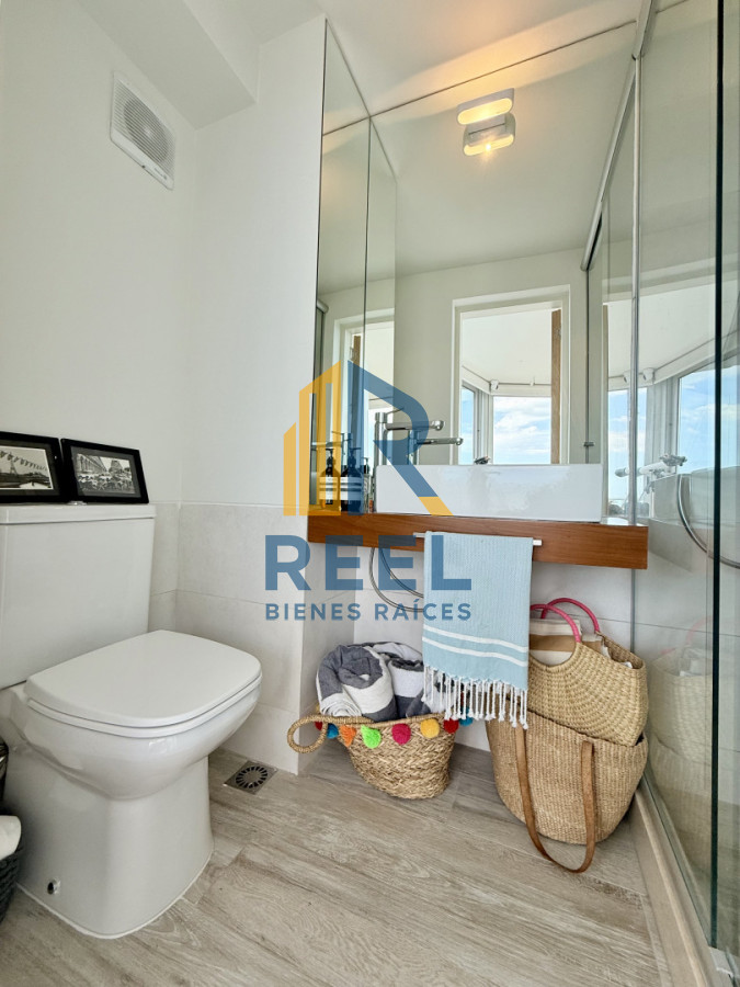 Apartamento ID.309 - Apartamento Penthouse finamente decorado de 3 dormitorios con parrillero propio en venta, Roosevelt Brava, Punta del Este