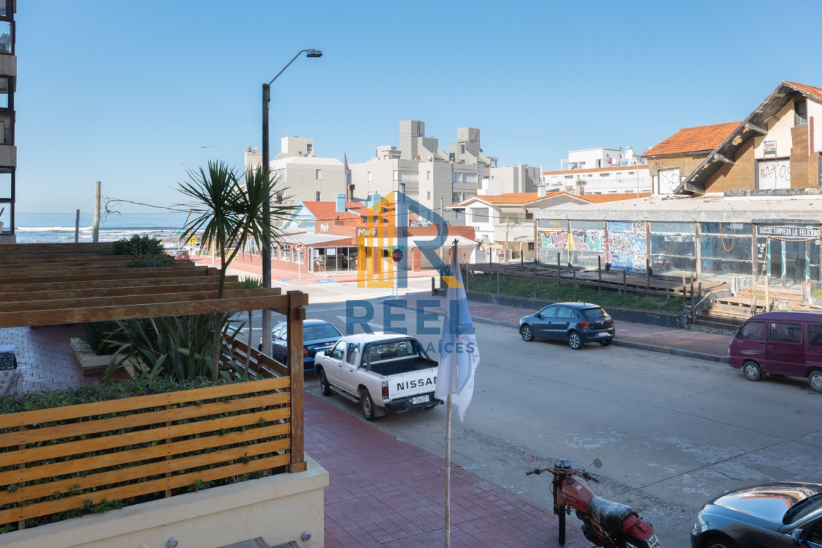 Apartamento ID.225 - Apartamento de 2 Dormitorios frente al Mar, en Venta, Península de Punta del Este