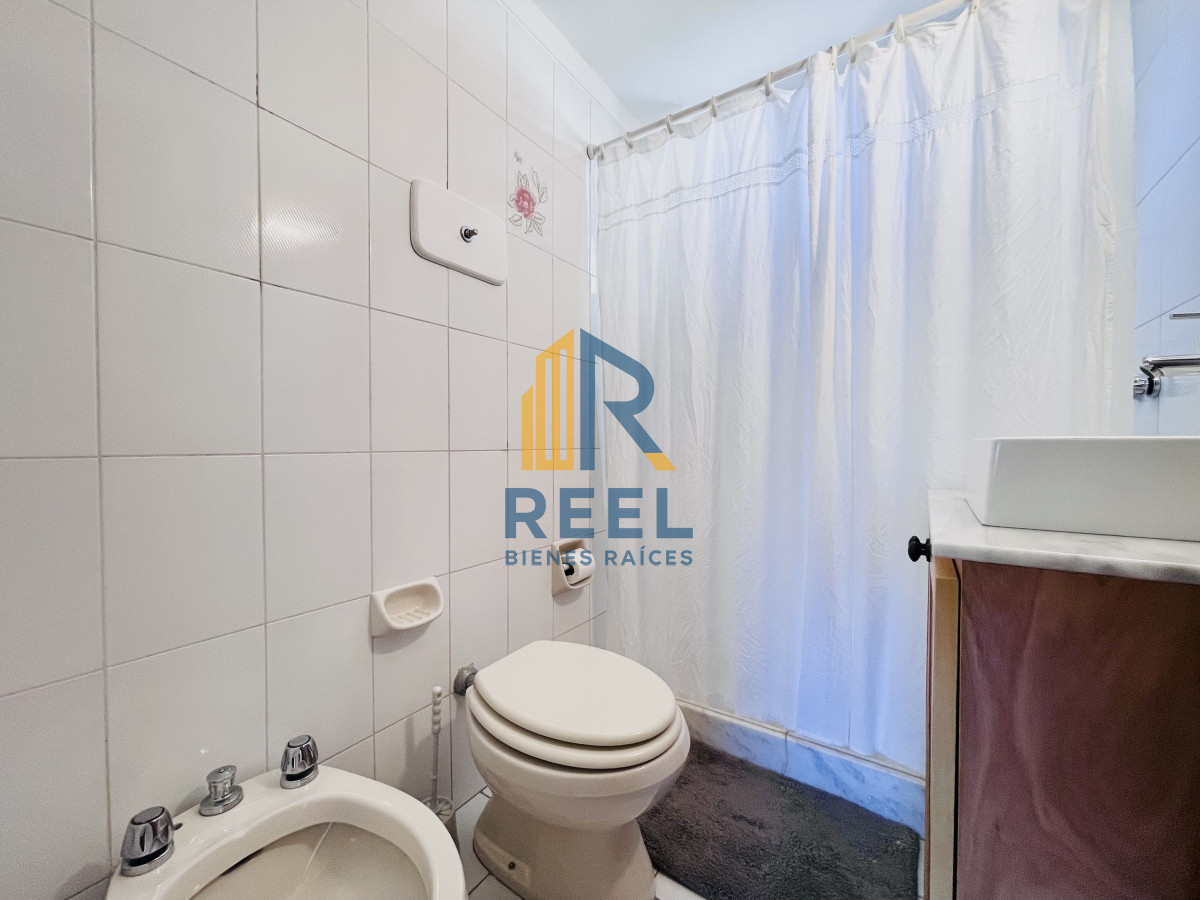 Apartamento ID.22 - Apartamento de 2 Dormitorios en playa El Emir, Punta del Este - Venta y Alquiler de Verano