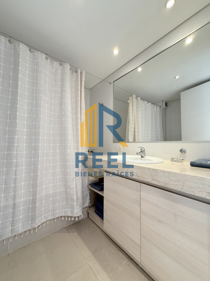 Apartamento ID.332 - Venta de apartamento de 3 dormitorios sobre primera fila de Playa Brava, Punta del Este