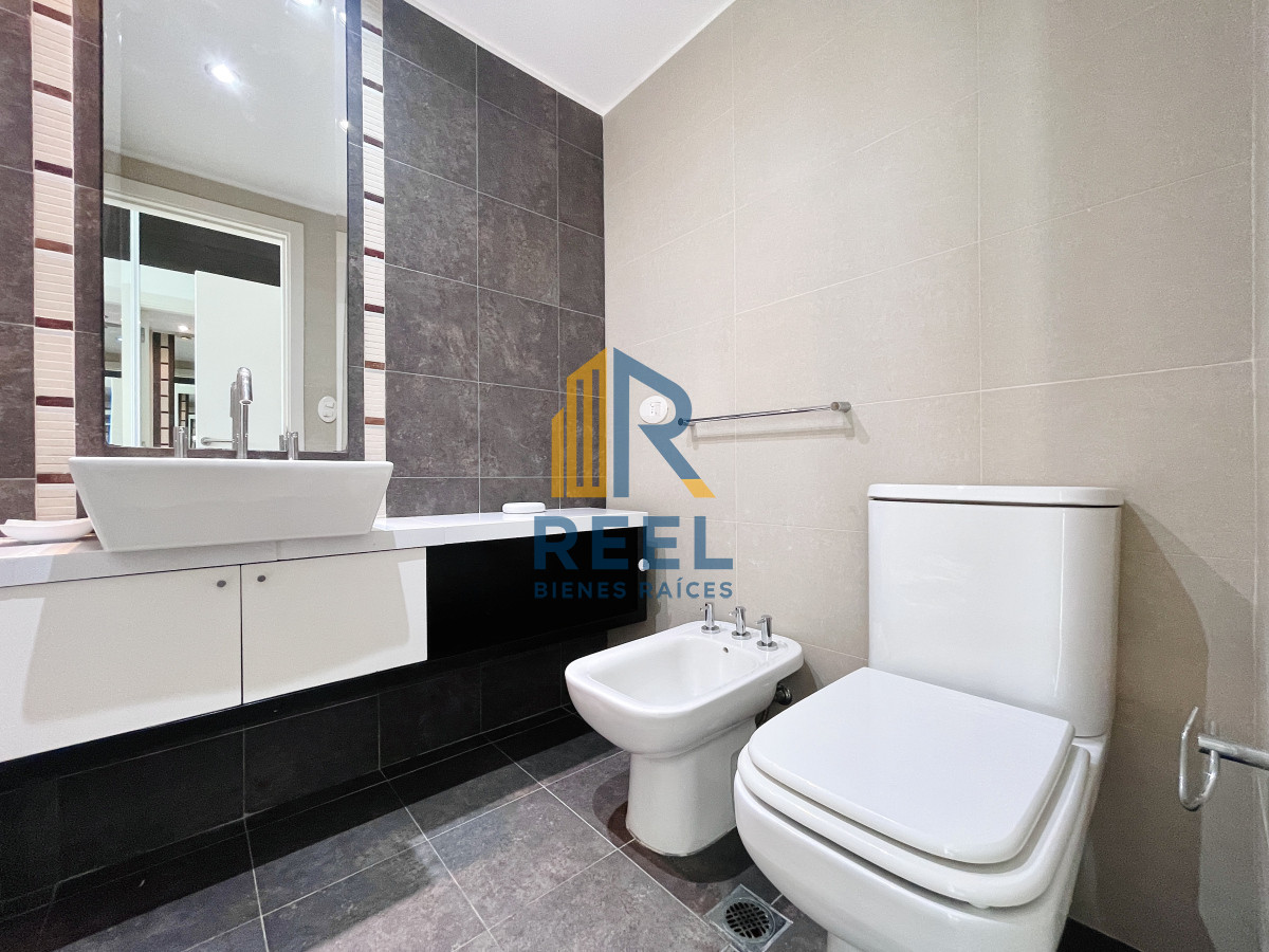 Apartamento ID.12 - Apartamento de 2 Dormitorios, Vista al Mar y Parrillero en Playa Mansa, Venta