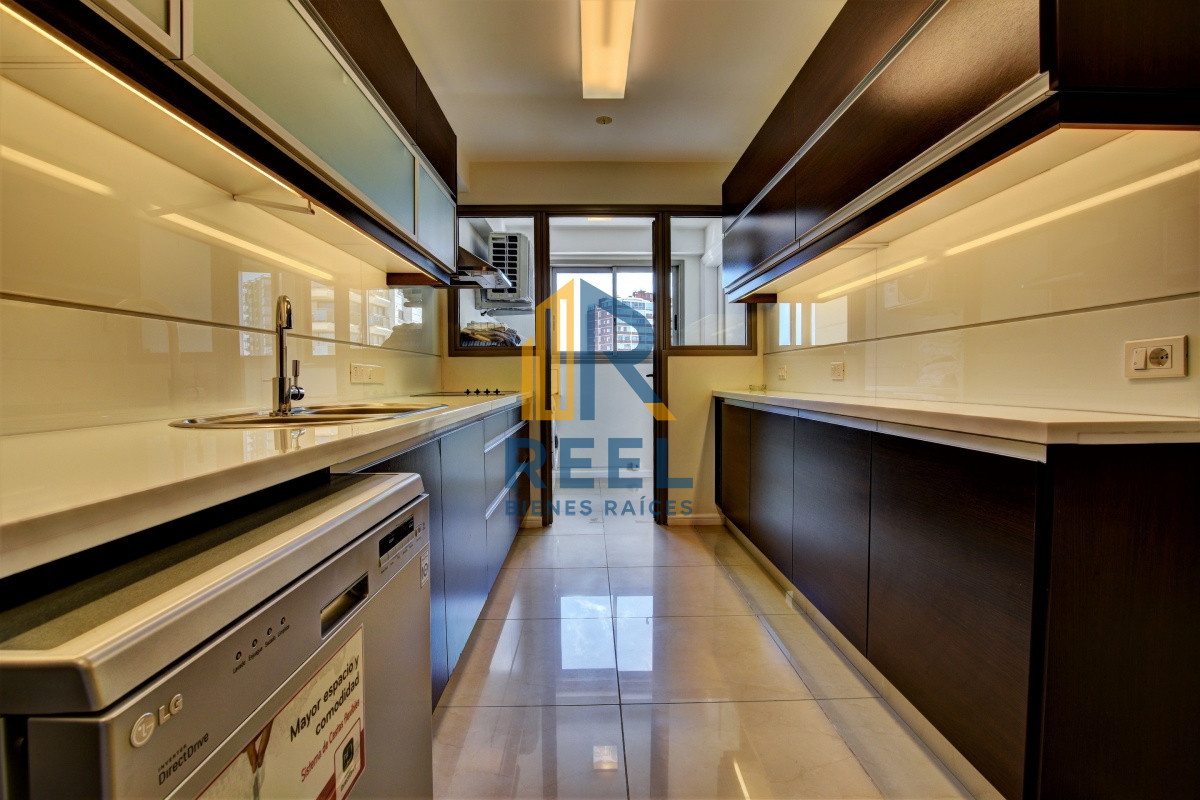Apartamento ID.79 - Apartamento de 3 Dormitorios en Imperiale, Frente al Mar  - Oportunidad en Venta