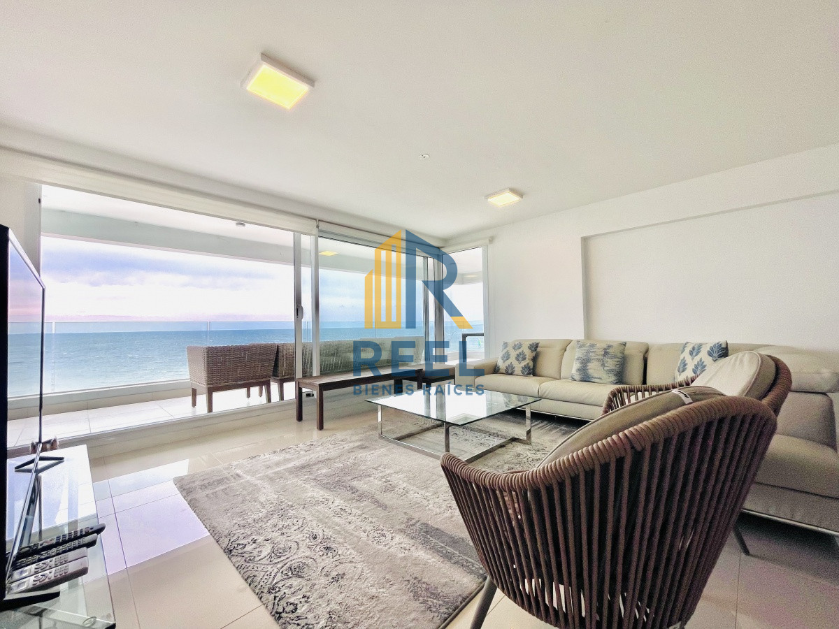 Apartamento ID.200 - Apartamento de 3 Dormitorios y Parrillero Frente al Mar, Playa Mansa