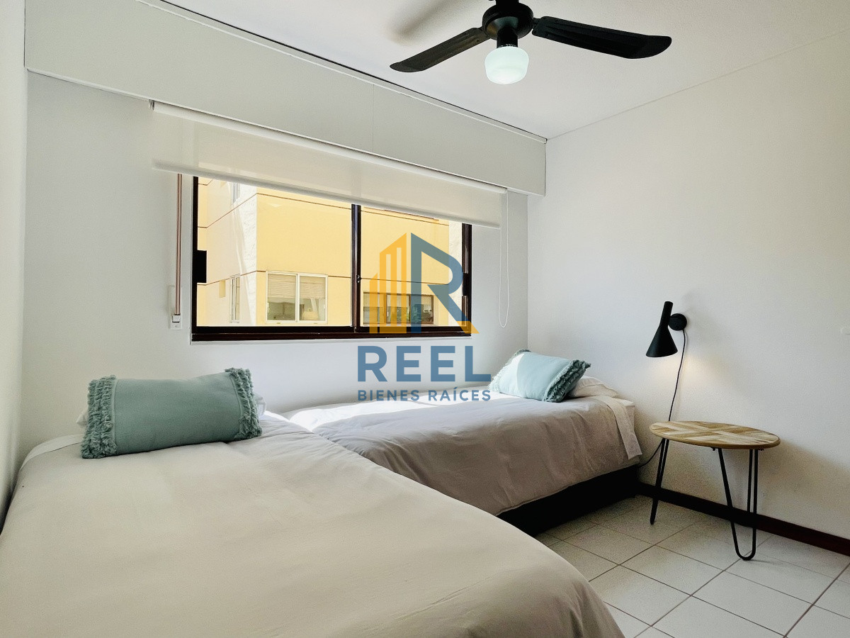 Apartamento ID.22 - Apartamento de 2 Dormitorios en playa El Emir, Punta del Este - Venta y Alquiler de Verano