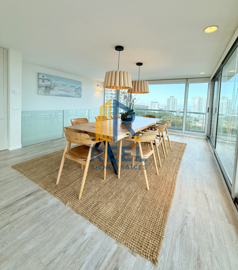 Apartamento ID.309 - Apartamento Penthouse finamente decorado de 3 dormitorios con parrillero propio en venta, Roosevelt Brava, Punta del Este