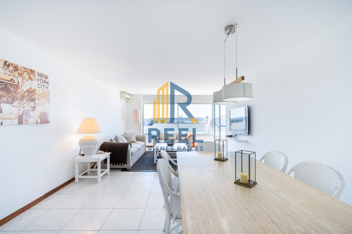 Apartamento ID.81 - Venta y alquiler temporario de apartamento penthouse de tres dormitorios en playa Montoya