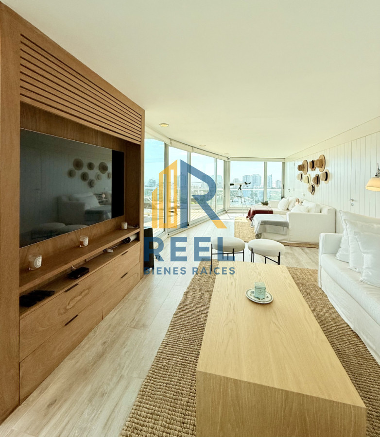 Apartamento ID.309 - Apartamento Penthouse finamente decorado de 3 dormitorios con parrillero propio en venta, Roosevelt Brava, Punta del Este