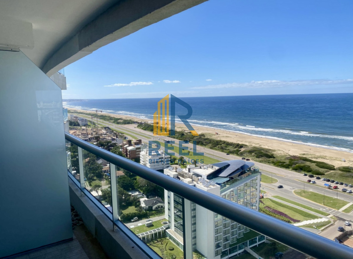 Apartamento ID.196 - Alquiler temporal de apartamento de 2 dormitorios con parrillero en Playa Brava frente al MAR