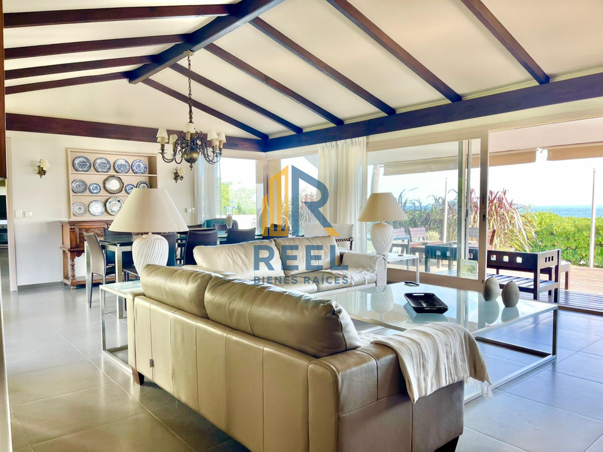 Casa ID.39 - Casa Premium de 4 Dormitorios Frente a Playa Mansa - Punta del Este