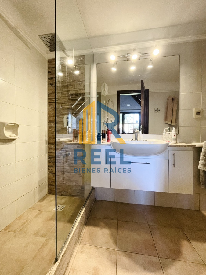 Casa ID.55 - Chalet de 5 Dormitorios y Piscina Climatizada en Punta del Este
