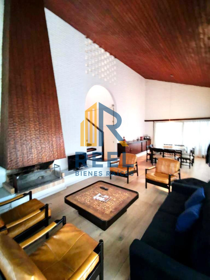 Casa ID.74 - Alquiler Anual, Casa de 4 Dormitorios, Parrillero y Piscina a pocos metros del Mar, Playa Mansa