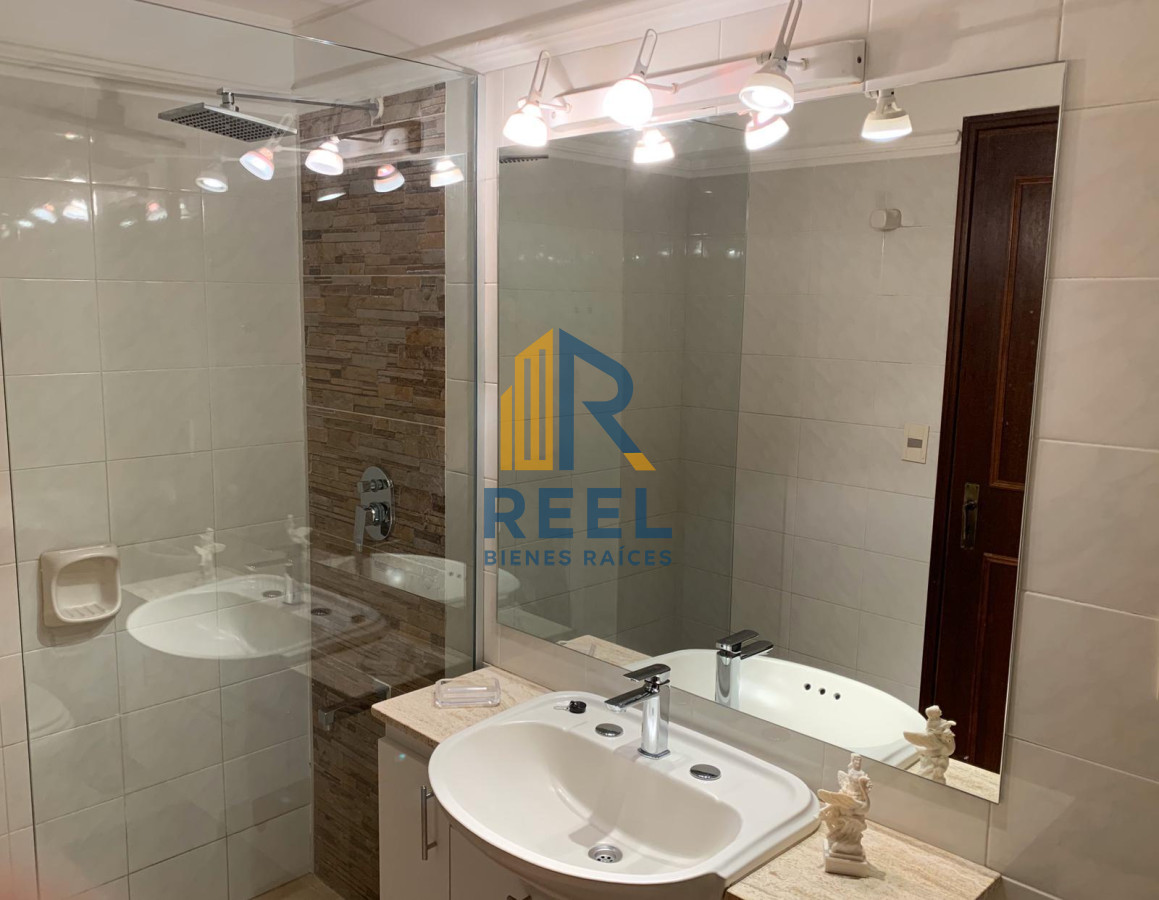Casa ID.55 - Chalet de 5 Dormitorios y Piscina Climatizada en Punta del Este